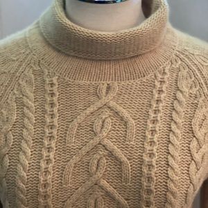 Women’s medium kinross cashmere sweater